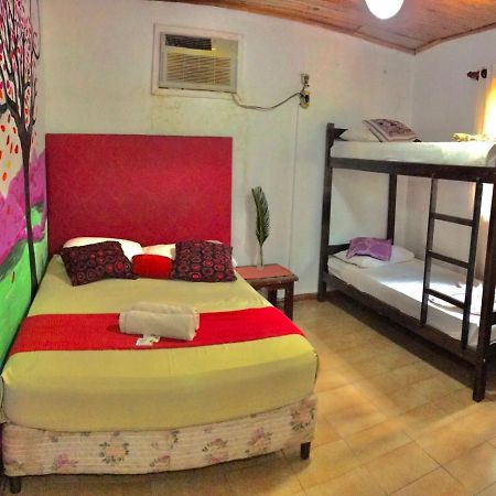 Garden Stone Hostel Пуерто Игуасу Екстериор снимка