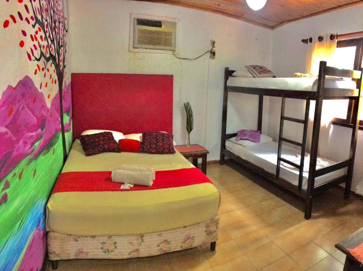Garden Stone Hostel Пуерто Игуасу Екстериор снимка