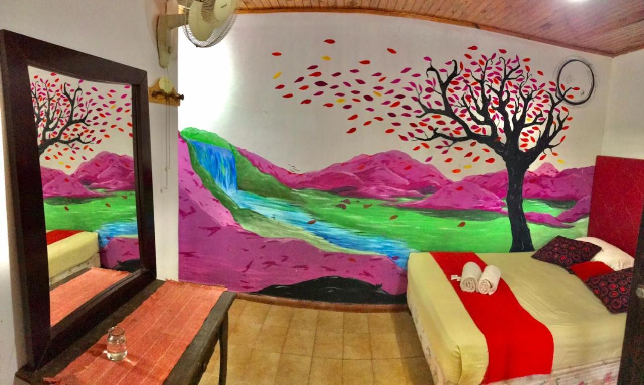 Garden Stone Hostel Пуерто Игуасу Екстериор снимка