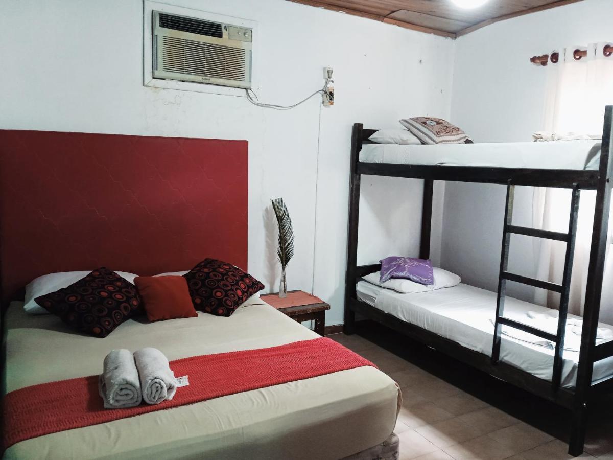 Garden Stone Hostel Пуерто Игуасу Екстериор снимка
