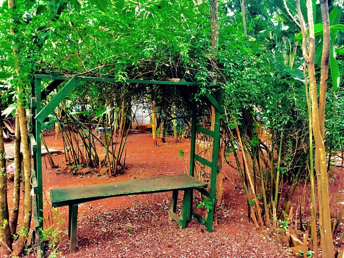 Garden Stone Hostel Пуерто Игуасу Екстериор снимка