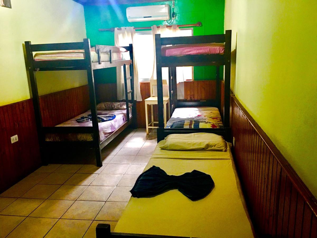 Garden Stone Hostel Пуерто Игуасу Екстериор снимка