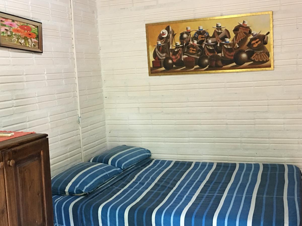 Garden Stone Hostel Пуерто Игуасу Екстериор снимка