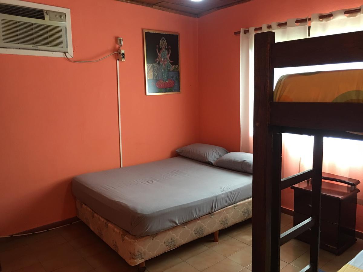 Garden Stone Hostel Пуерто Игуасу Екстериор снимка