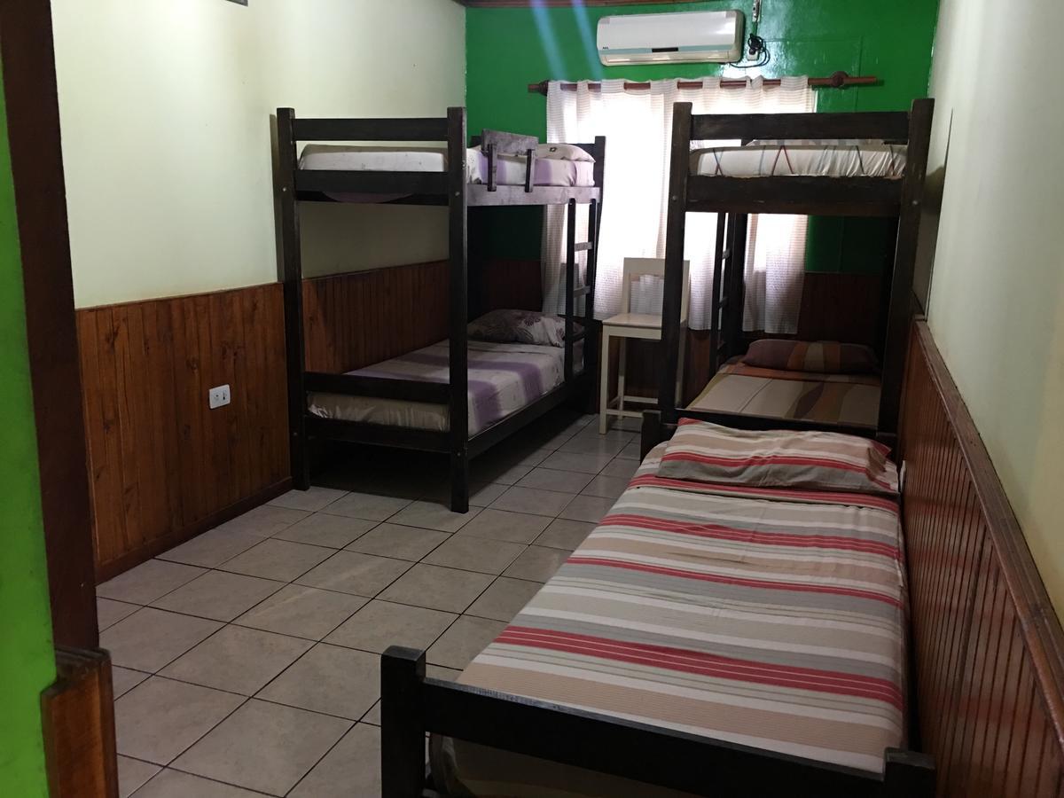 Garden Stone Hostel Пуерто Игуасу Екстериор снимка