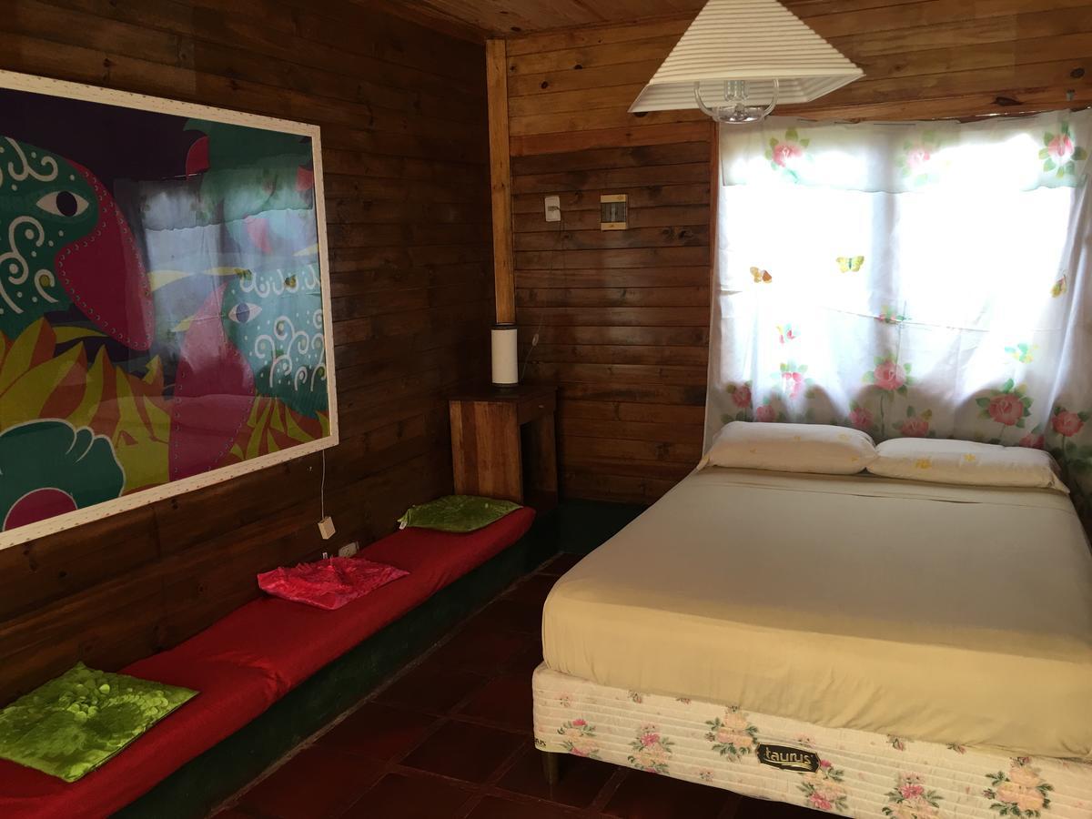 Garden Stone Hostel Пуерто Игуасу Екстериор снимка