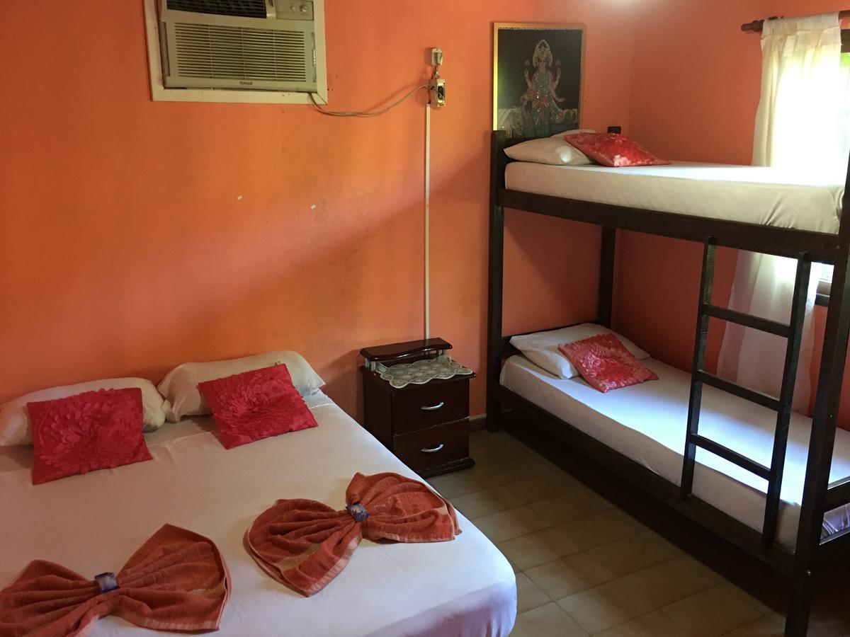 Garden Stone Hostel Пуерто Игуасу Екстериор снимка