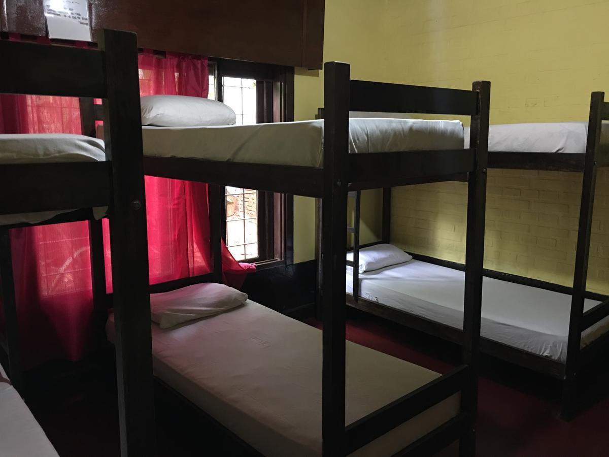Garden Stone Hostel Пуерто Игуасу Екстериор снимка