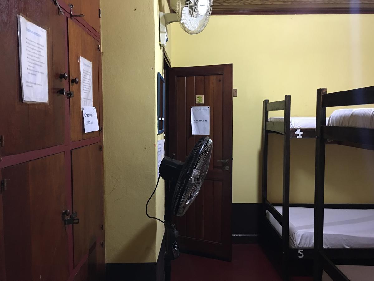 Garden Stone Hostel Пуерто Игуасу Екстериор снимка