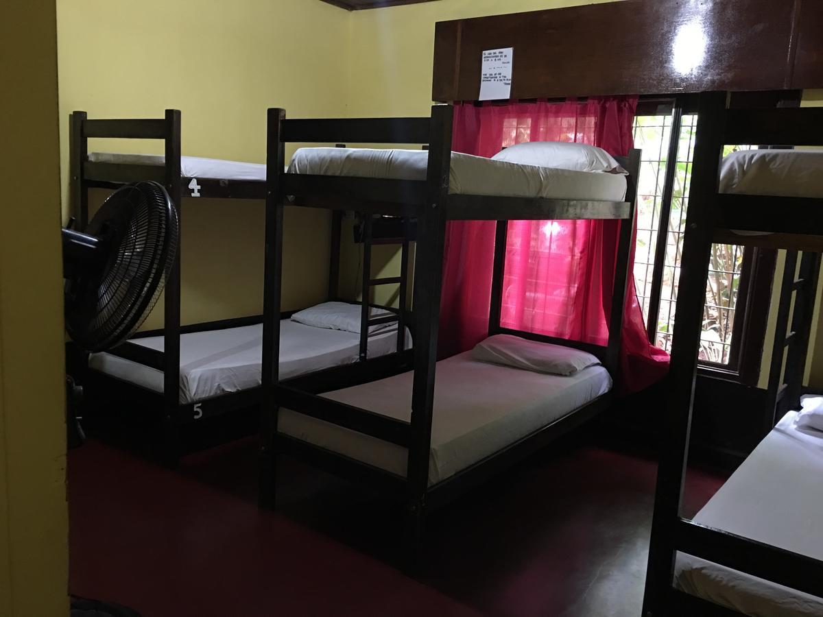 Garden Stone Hostel Пуерто Игуасу Екстериор снимка
